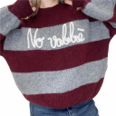 maglione con scritta ricamata no vabbe